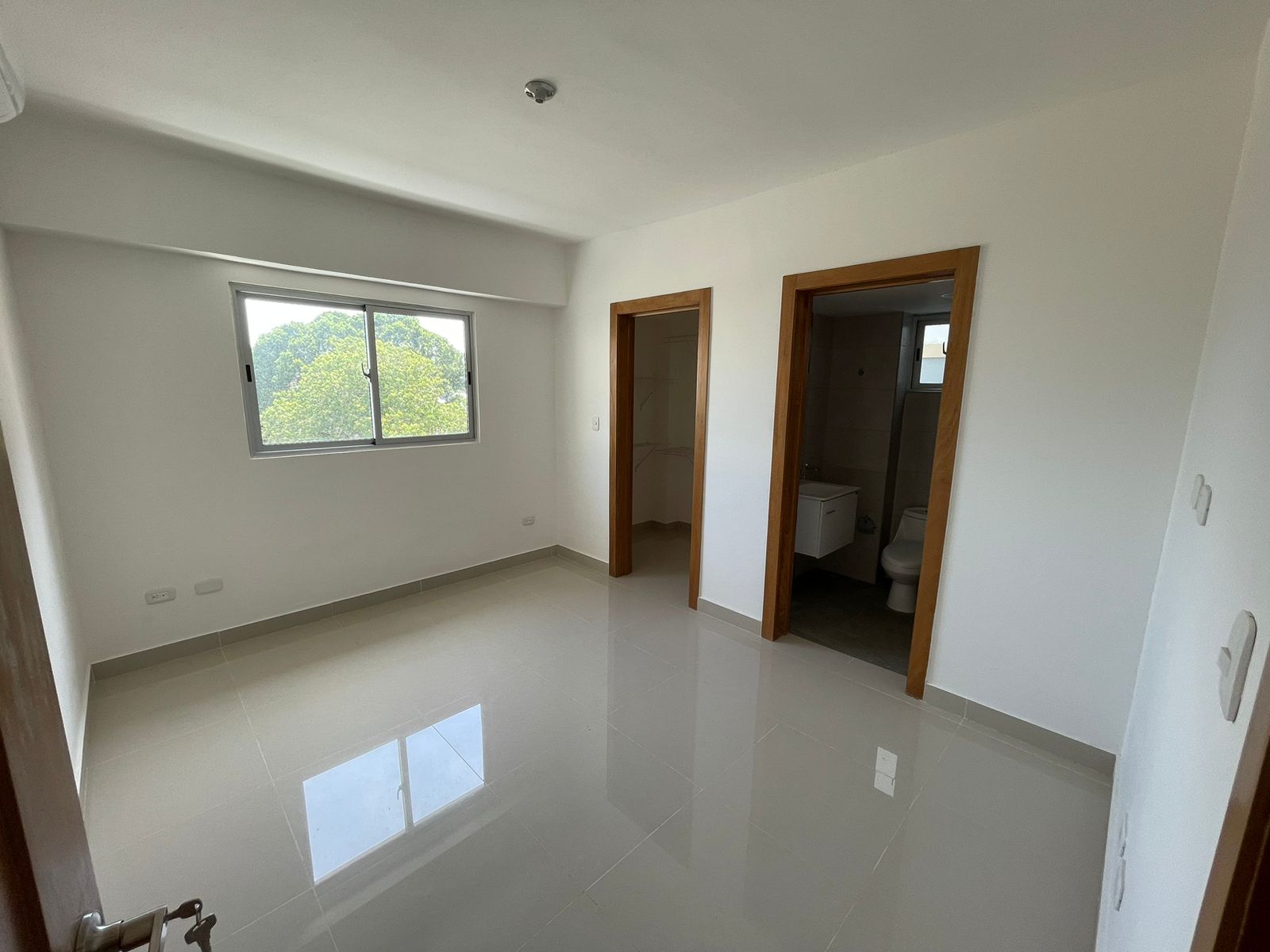 apartamentos - iso 4 Con Ascensor Y Línea Blanca Zona Universitar 1