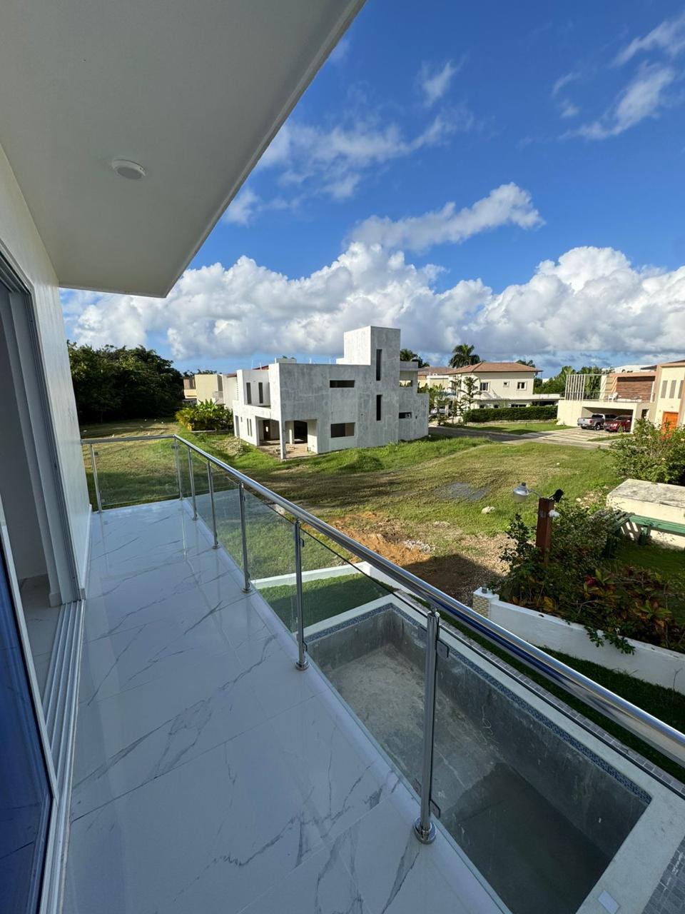 casas -  Casa de 2 Niveles en Venta – Residencial  8