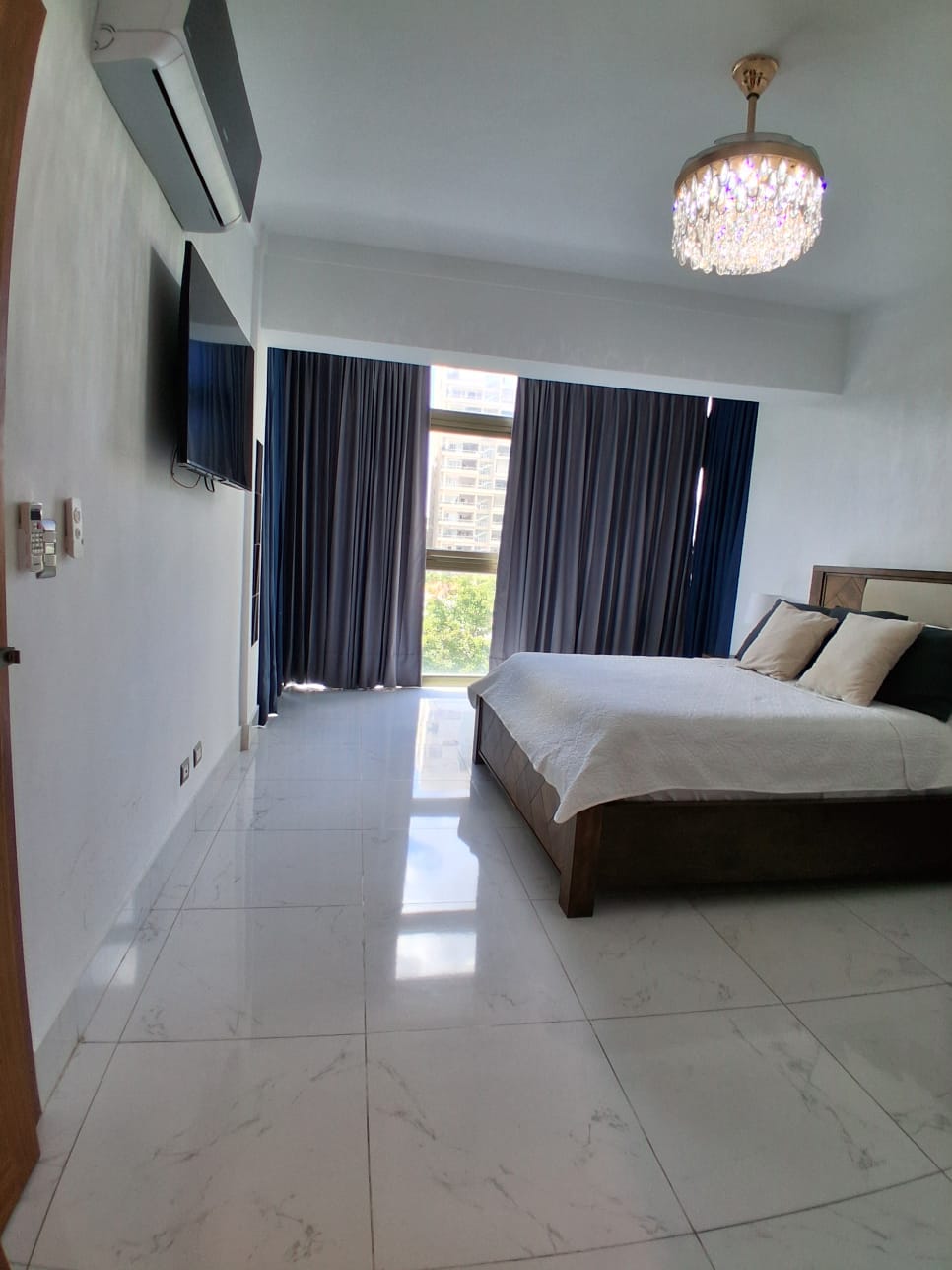 apartamentos - Apartamento Amueblado en piantini    US$ 2,400 7