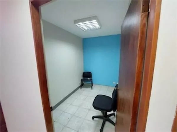oficinas y locales comerciales - Millon 50 metros 3500 mil pesos 5