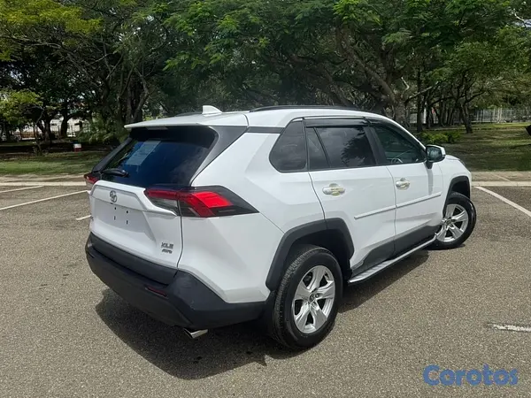 jeepetas y camionetas - Toyota RAV4 XLE 2021
 4