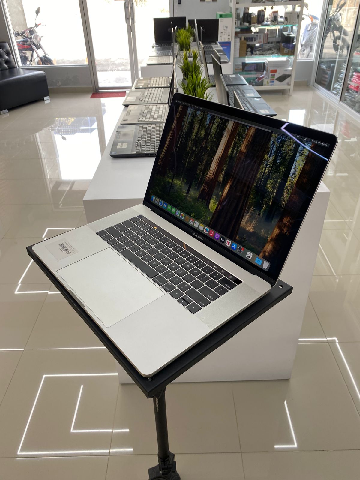 computadoras y laptops - Laptop Apple MackBook Pro 2018 core i7 16GB RAM 51 2