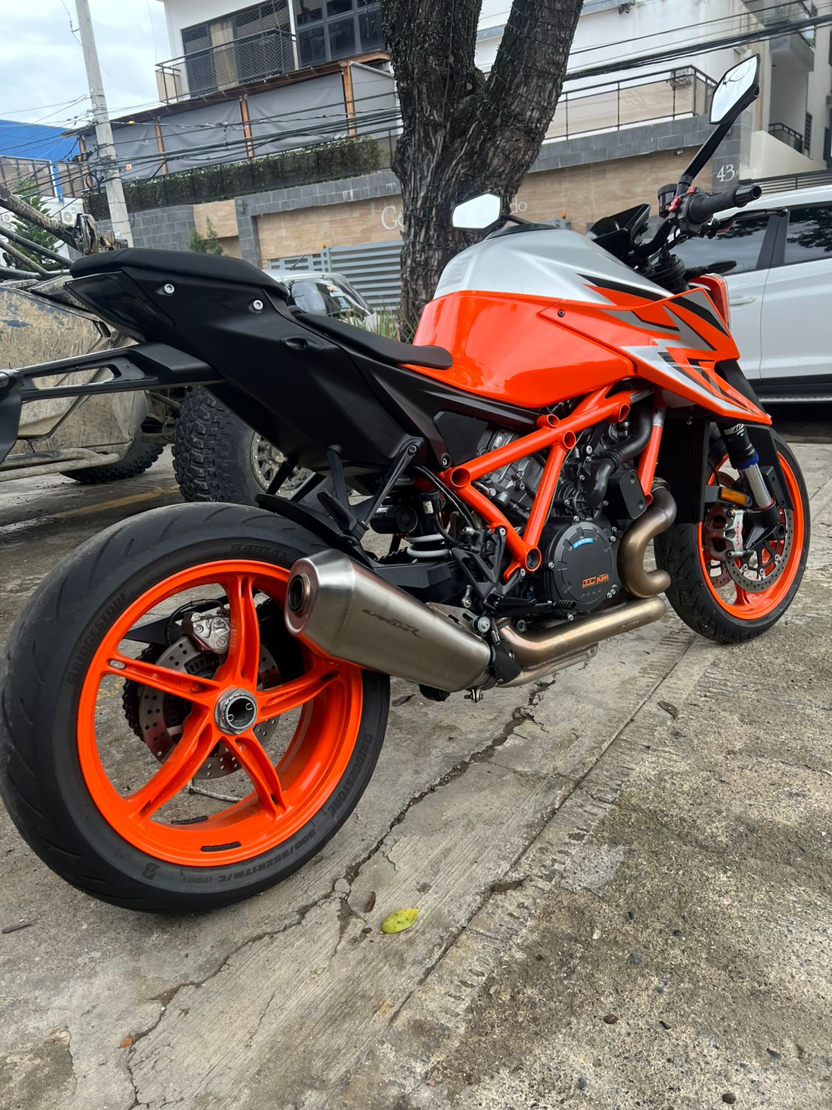 motores y pasolas - KTM 1290 SUPERDUKE R EVO 2023 4