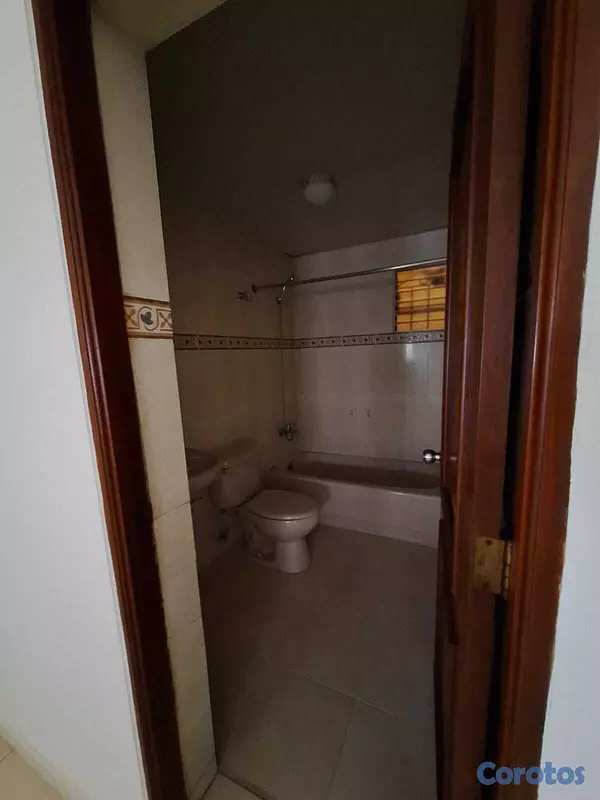 apartamentos - ALQUILO APTO KM 9 AVENIDA INDEPENDENCIA PRÓXIMO 30 3