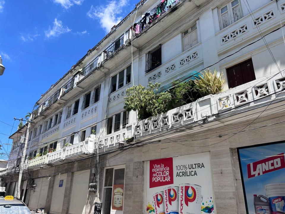 oficinas y locales comerciales - Edificio en ZONA COLONIAL 4