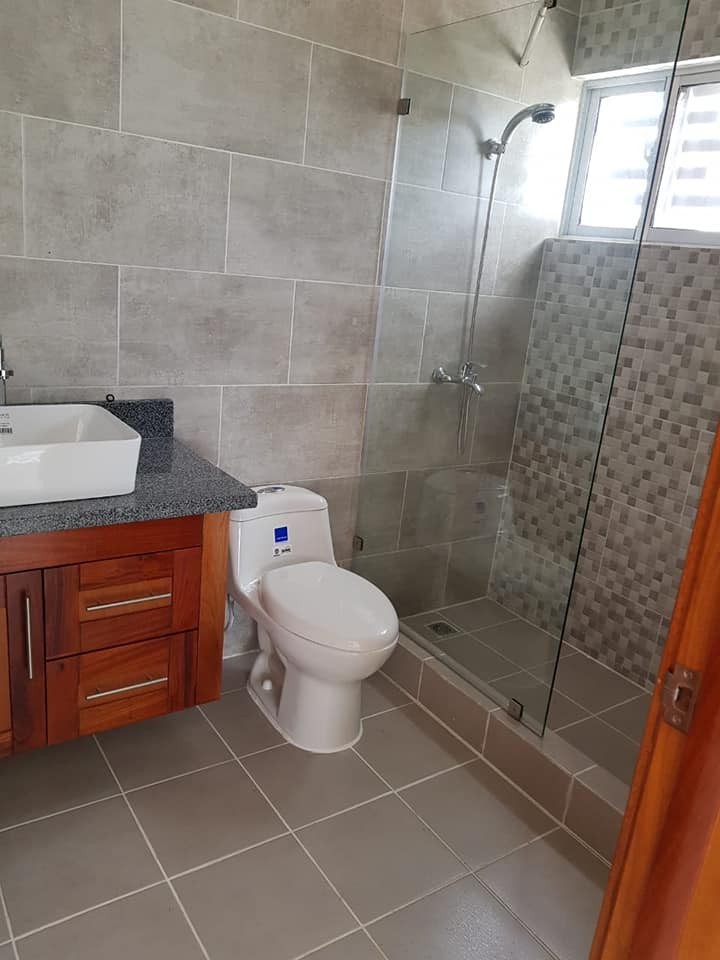 casas - SE VENDE  ESTA CASA  NUEVA CON TEMINACION DE PRIMERA/ UBICACIÓN PRIV 2