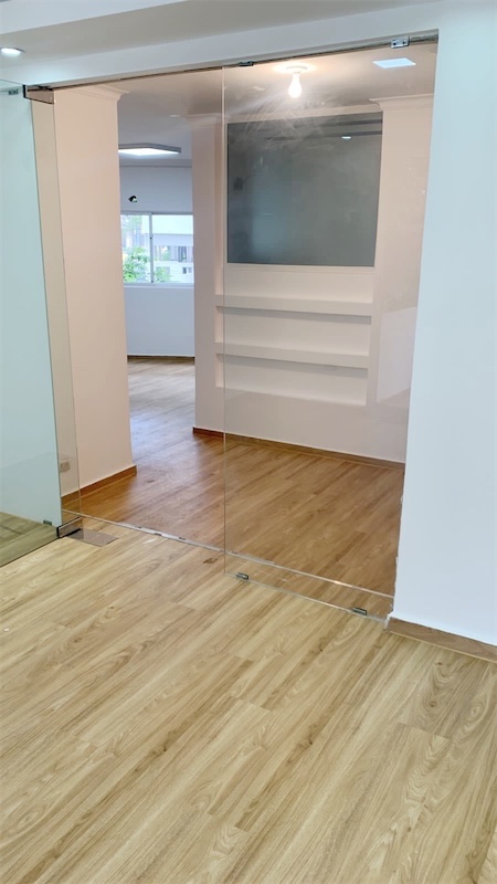 oficinas y locales comerciales - Local en Piantini en zona céntrica 2
