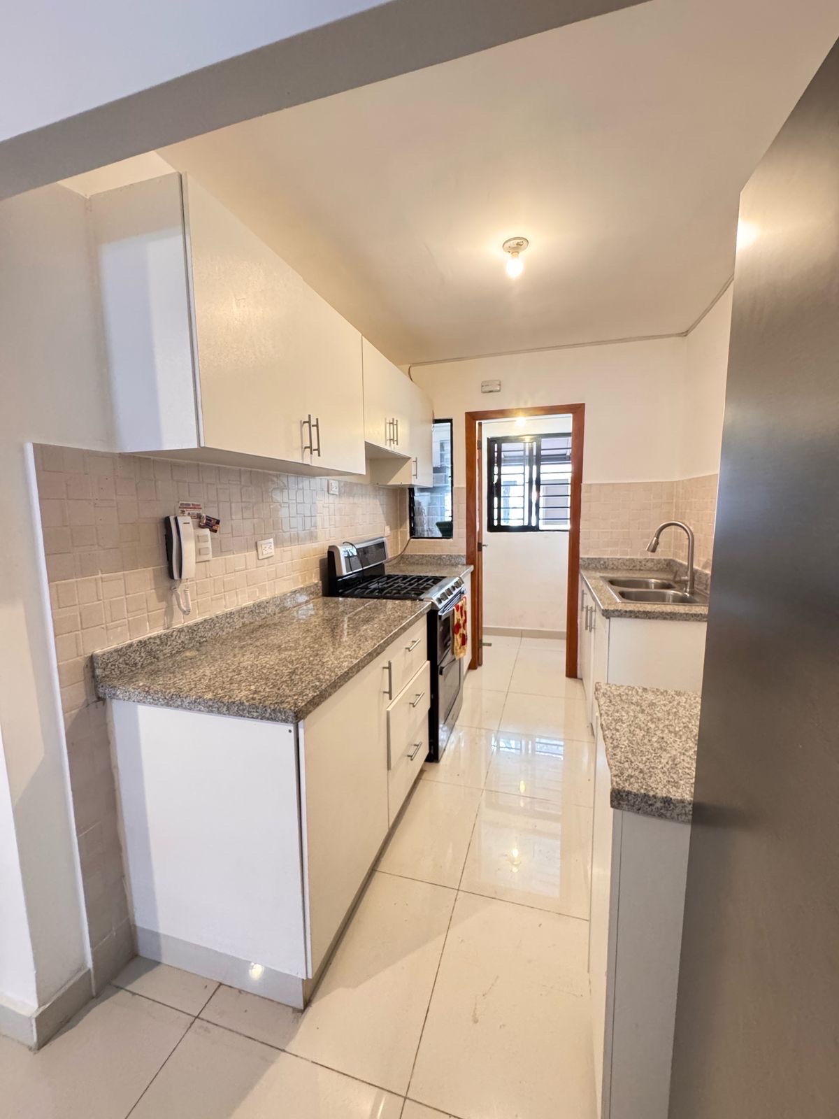 apartamentos - venta de apartamento 2do nivel en la Isabelita próximo avenida España  5