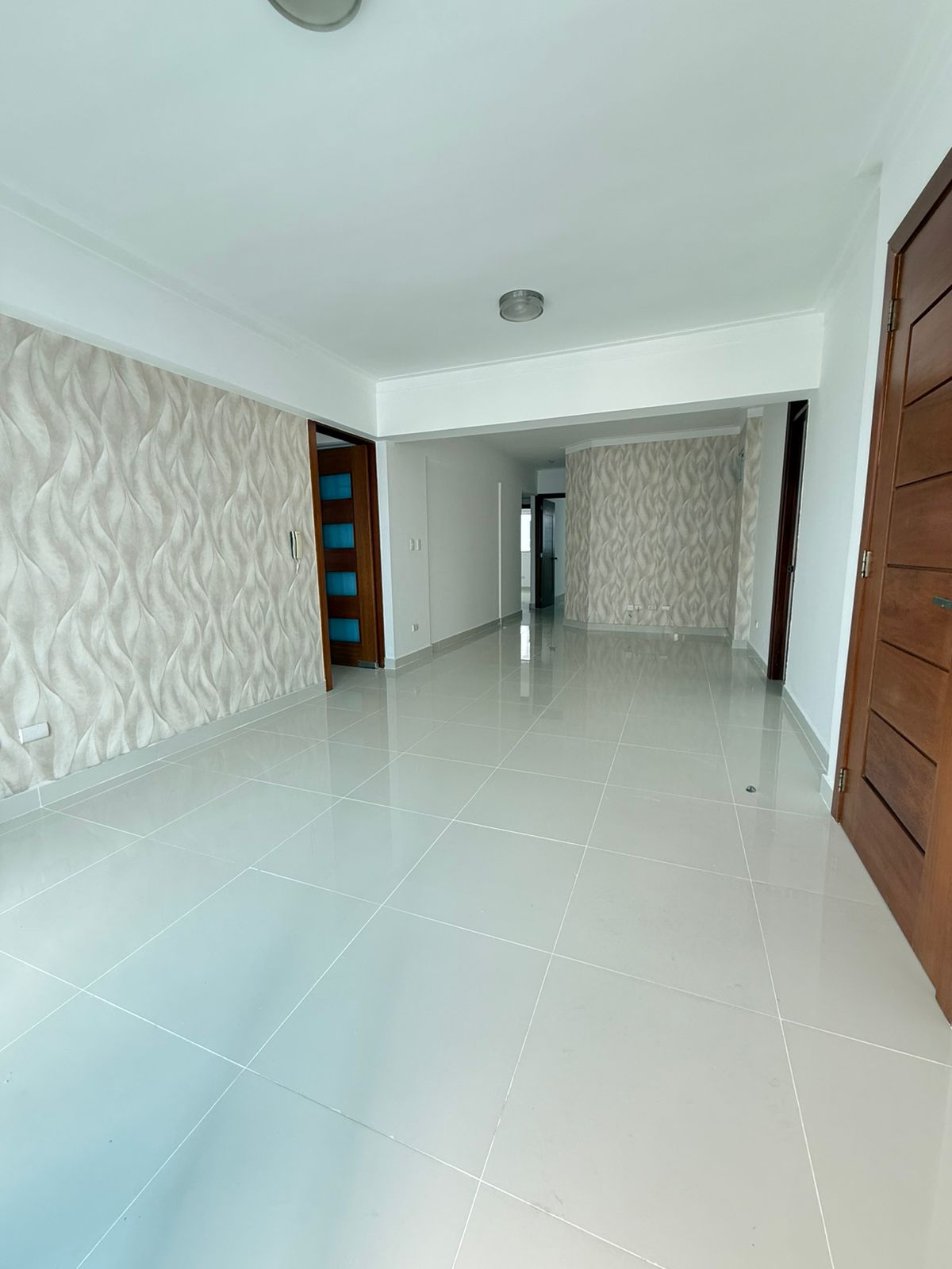 apartamentos - Vendo en el millón tres hab 2.5 baños dos parqueos 0