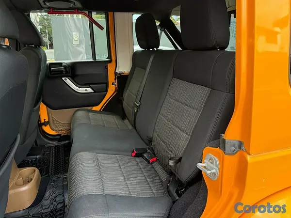 jeepetas y camionetas - Jeep Wrangler Sahara 2012 5
