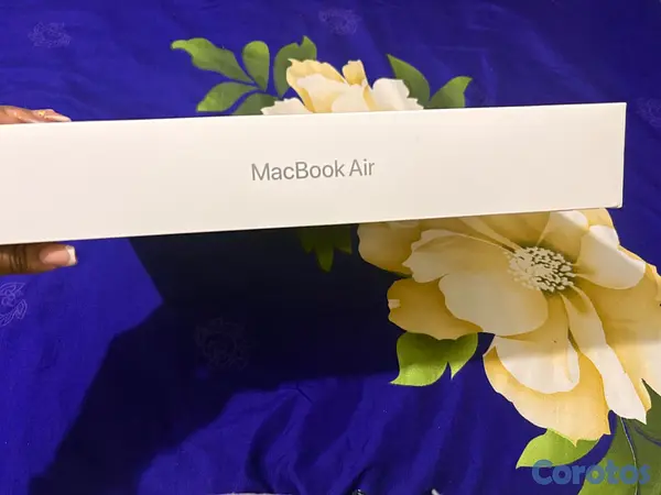 computadoras y laptops - Laptop MacBook 2025 3