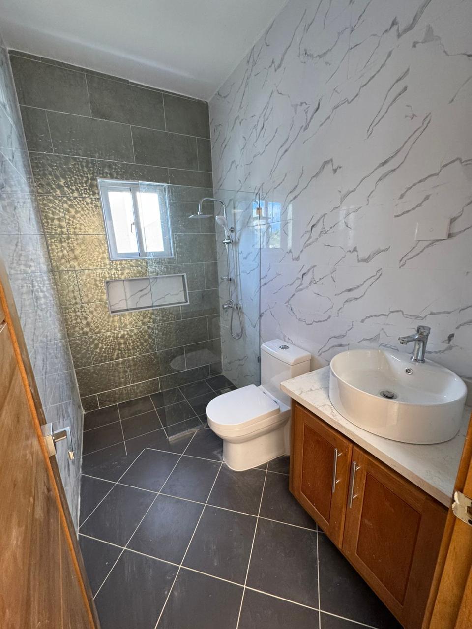 casas -  Casa de 2 Niveles en Venta – Residencial  9