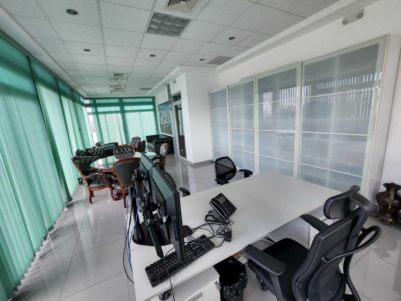 oficinas y locales comerciales - Edificio Comercial de 5 Pisos con 325 MTS 2