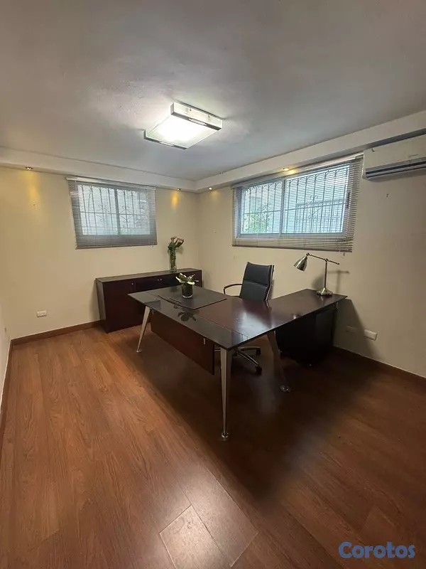 oficinas y locales comerciales - alquiló edificio la Esperilla dos niveles 4 parqueos 4 oficina dos baños 200 mtr 4