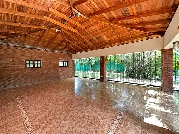 oficinas y locales comerciales - Amplia propiedad en el millon comercial  10