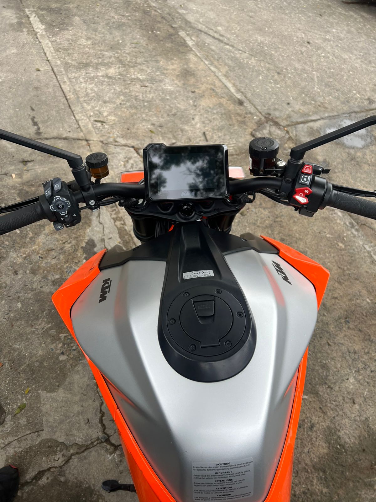 motores y pasolas - KTM 1290 SUPERDUKE R EVO 2023 5
