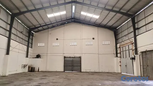 oficinas y locales comerciales - Nave Industrial en Pantoja 700 Mts 3