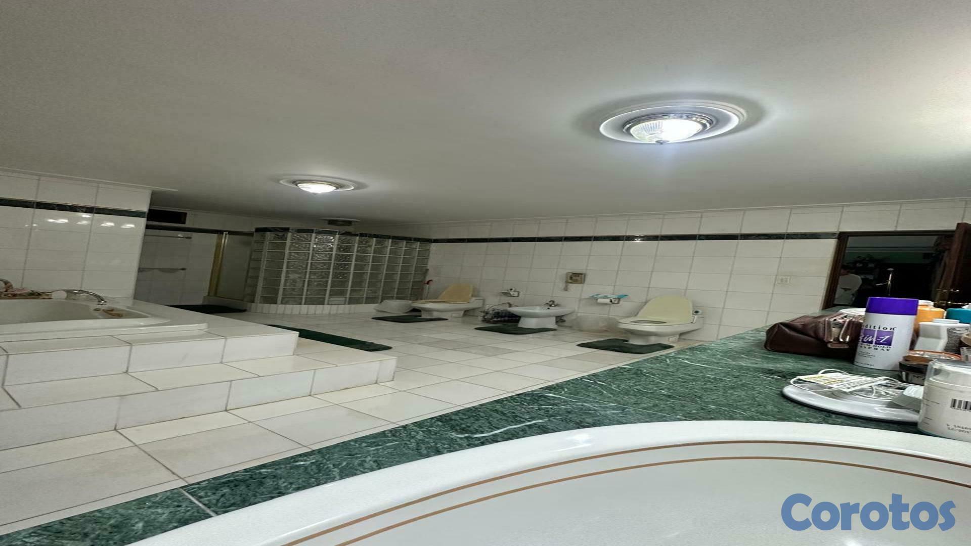 casas - Venta amplia casa con terreno de 2,100m2 5