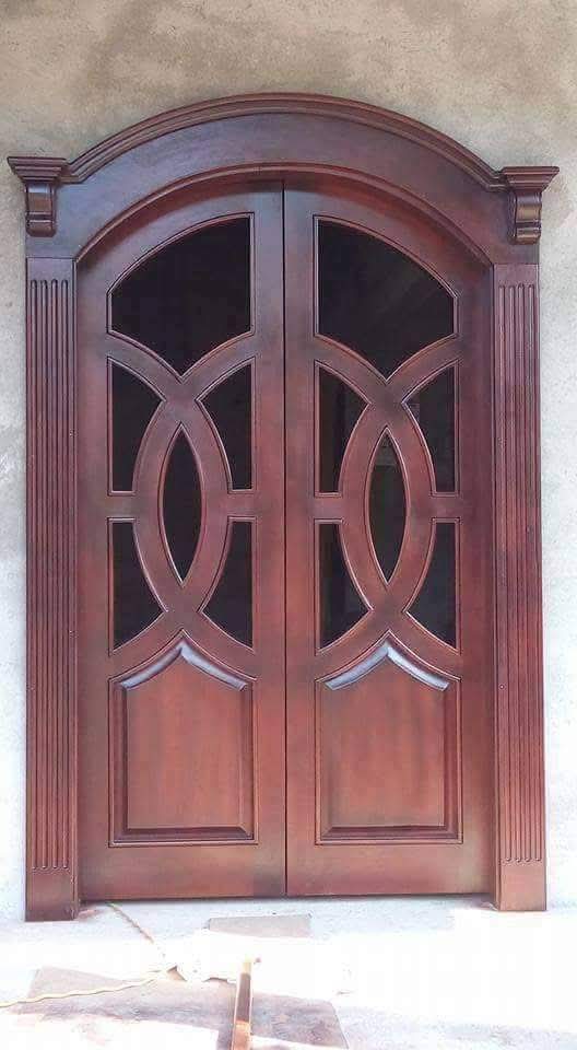 muebles y colchones - Puerta grande de entrada  0