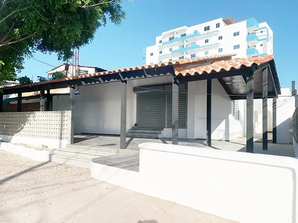 oficinas y locales comerciales - Local esquinero amplio 8