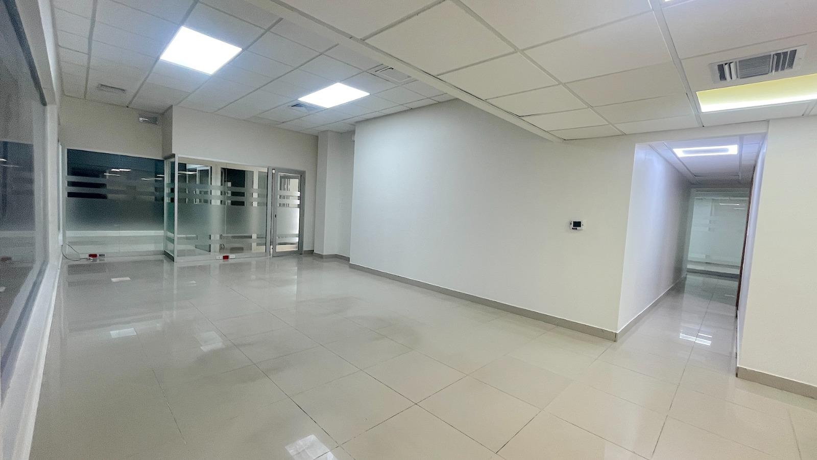 oficinas y locales comerciales - Local comercial en Alquiler en Piantini de 400 m2 6