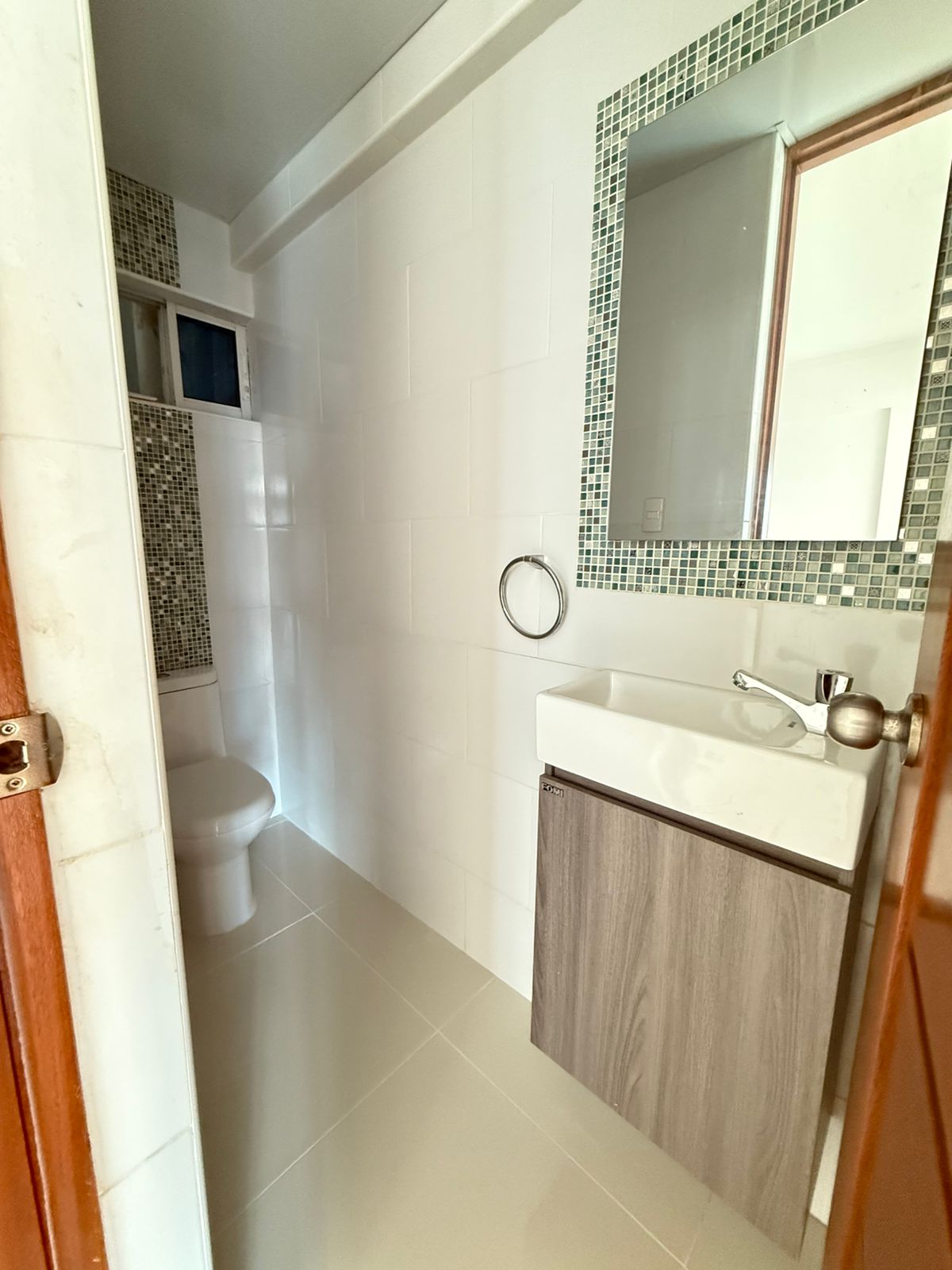 apartamentos - Vendo en el millón tres hab 2.5 baños dos parqueos 1