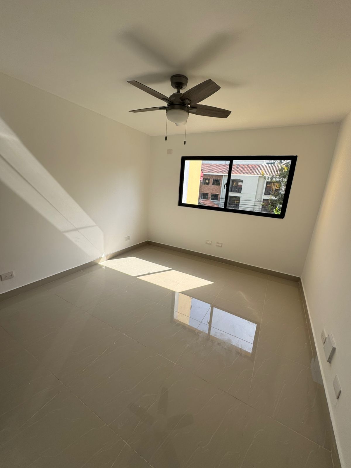 apartamentos - Apto Alquiler La Esperilla 3er piso con 136 metros 1