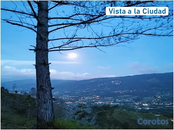 casas vacacionales y villas - Excelente Villa 2 Niveles en Loma Atravesada   de  7
