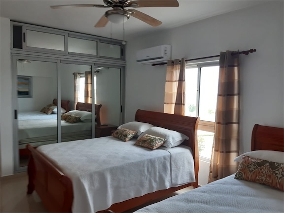 apartamentos - Venta de apartamento amueblado en Juan Dolio con 227mts frente a la playa 3