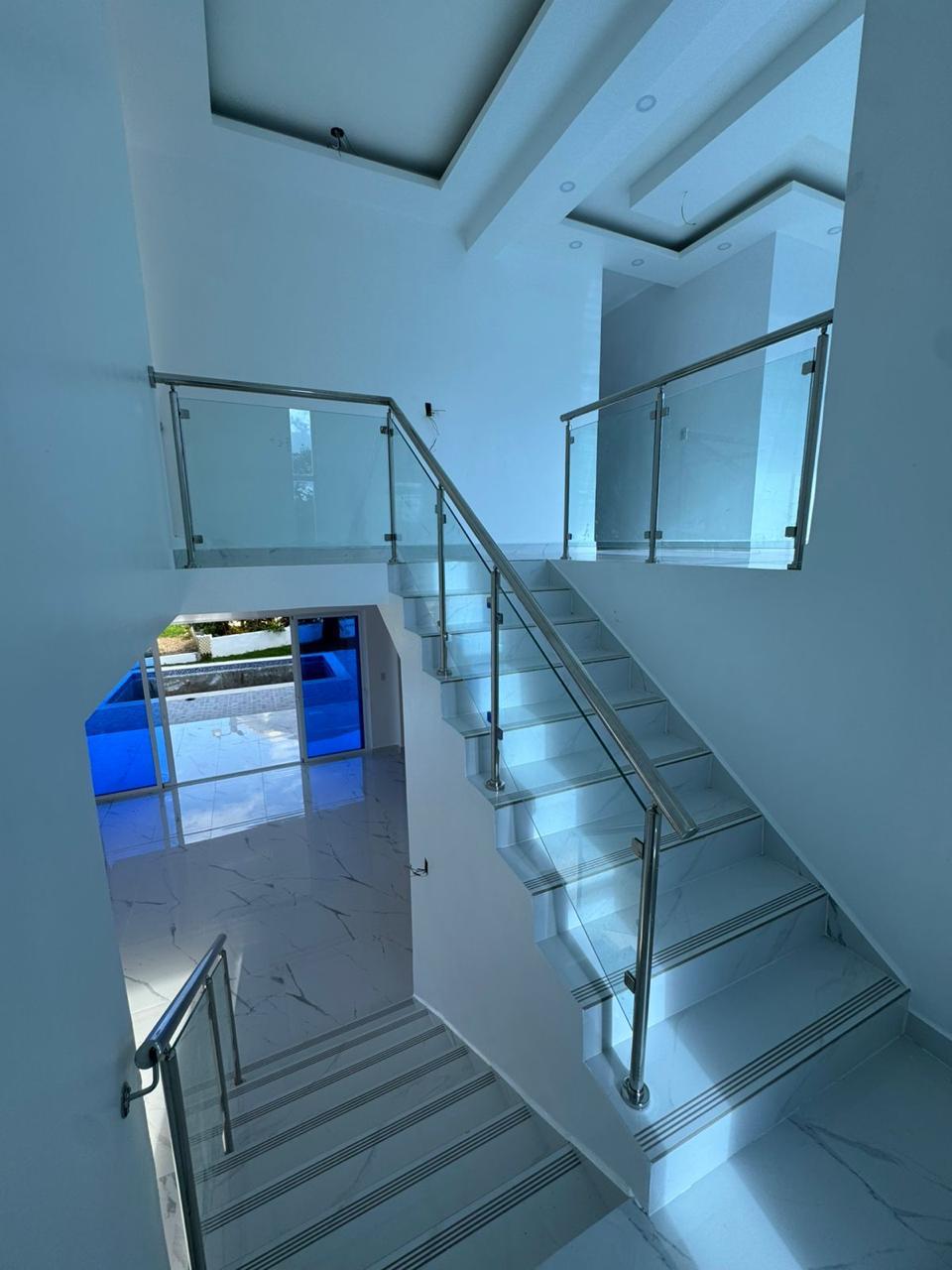 casas -  Casa de 2 Niveles en Venta – Residencial  4