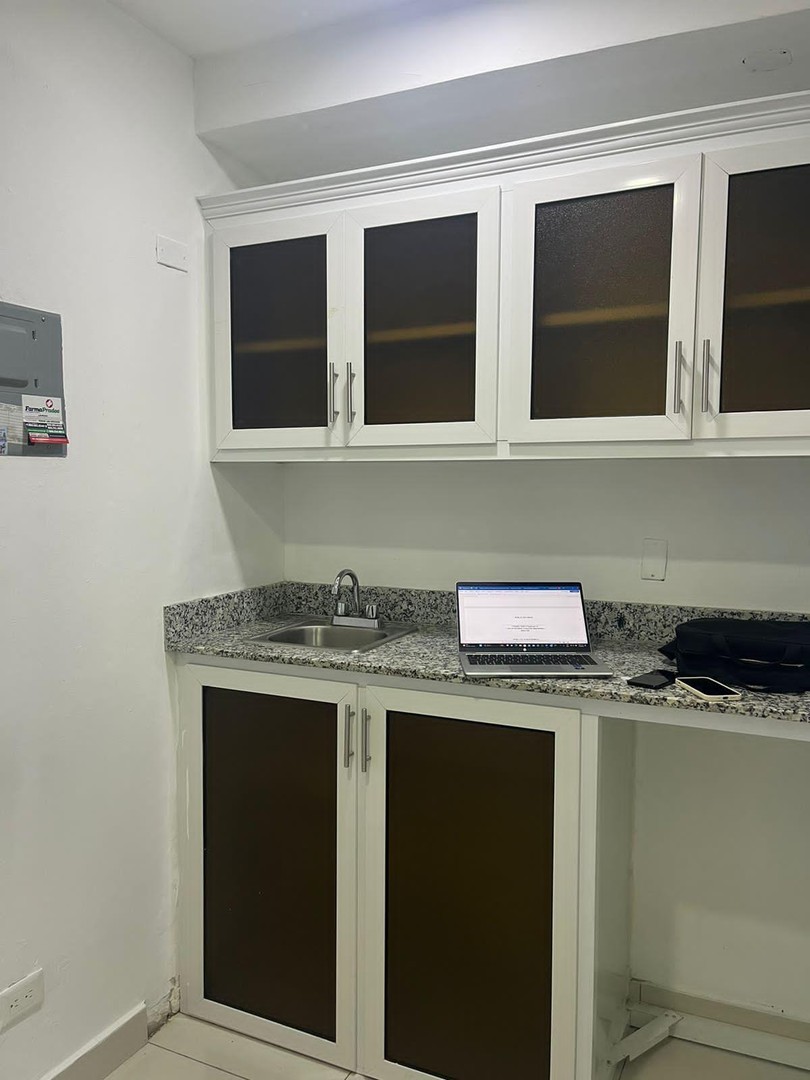 oficinas y locales comerciales - En Alquiler Local de Oficina en los prados Segundo Nivel con 150m2 y 3 parqueos  6