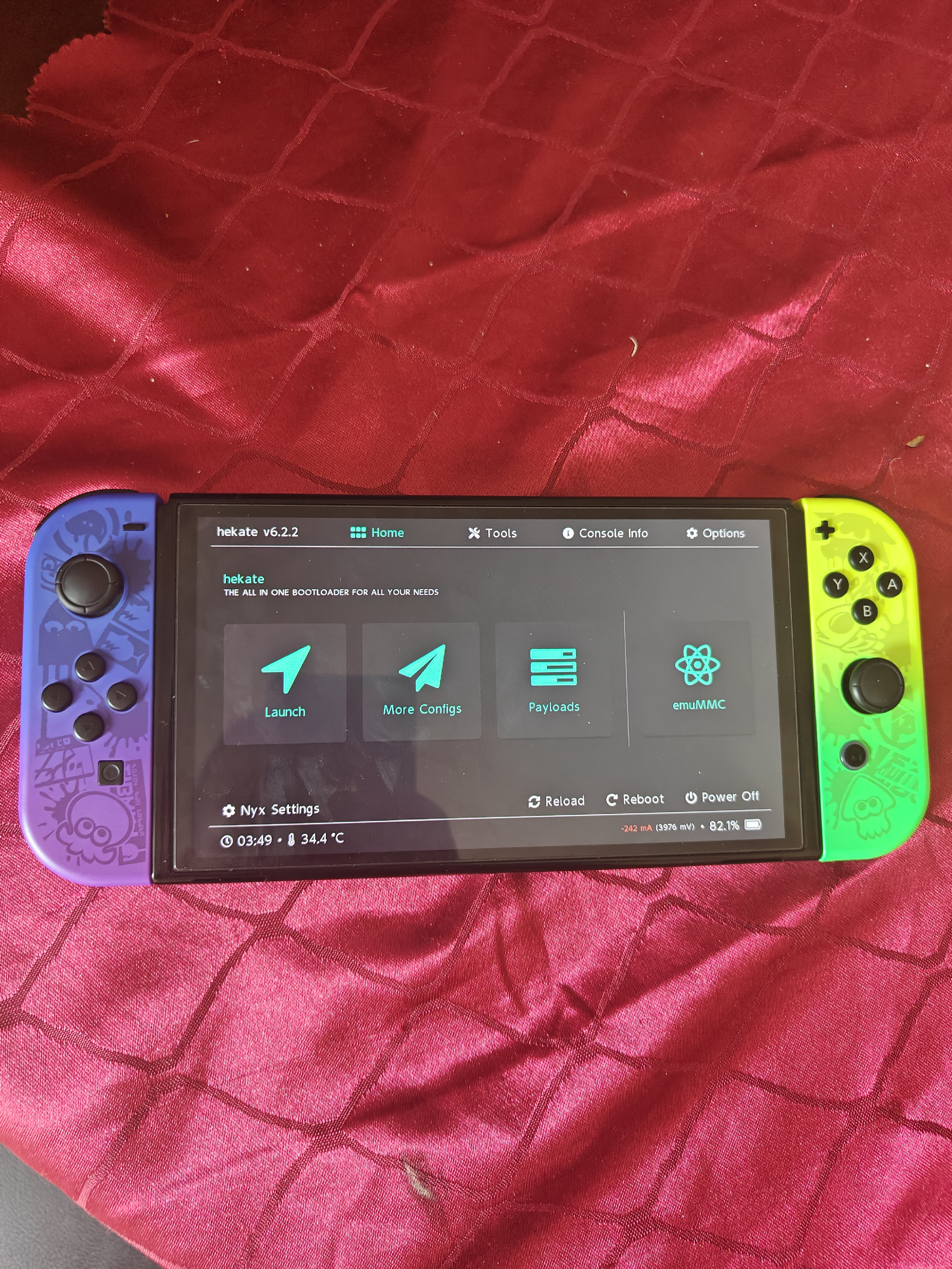 consolas y videojuegos - Nintendo Switch oled edición Splatoon. Liberada con 128gb.(h.a.k.e.a.d.a.) 2