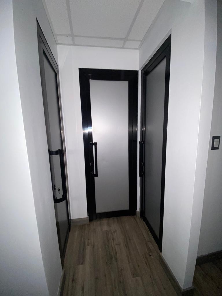 oficinas y locales comerciales - Local de oficinas en renta y venta en El Millon av. 27 de febrero  9