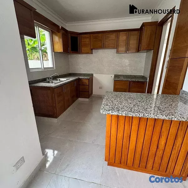 casas - venta de casa lista en la autopista de san Isidro proyecto cerrado  4