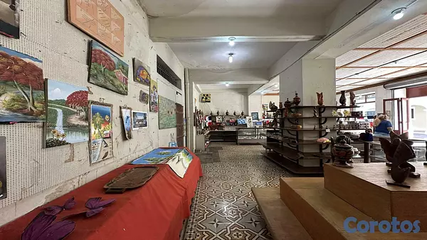 oficinas y locales comerciales - Local de 2 niveles en Venta- Zona colonial 3