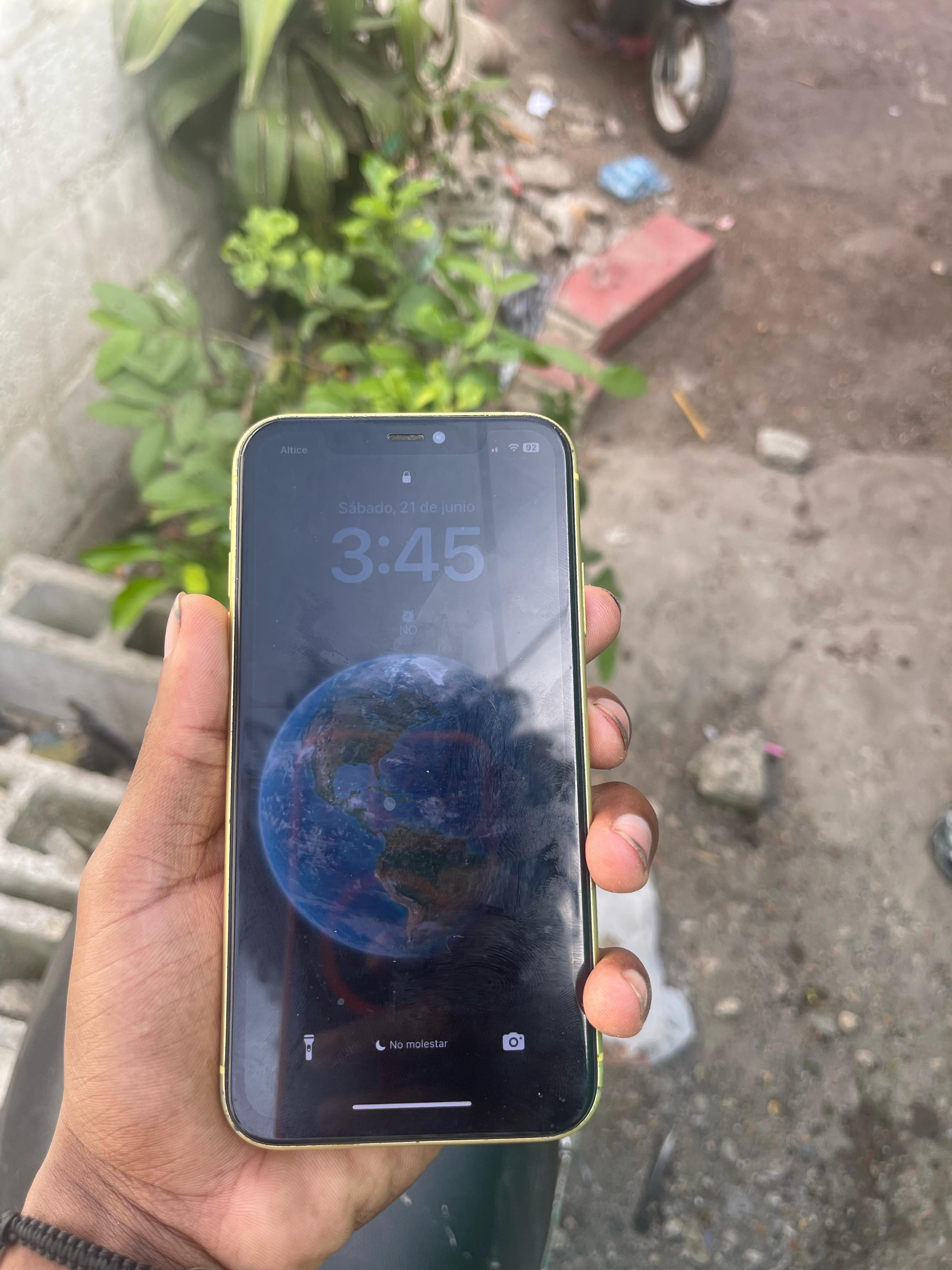celulares y tabletas - iPhone 11  1