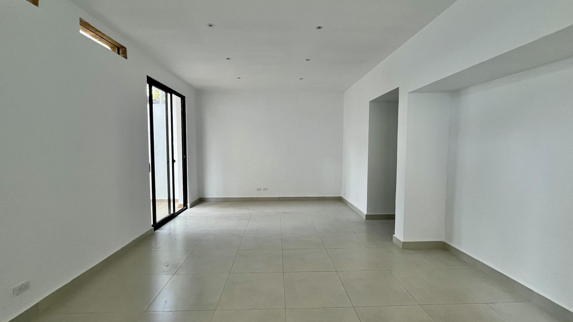 oficinas y locales comerciales - ¡Local Comercial en Alquiler con Terraza en La Julia, Santo Domingo! 5