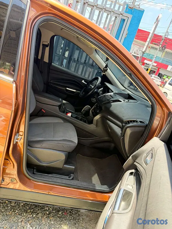 jeepetas y camionetas - Venta de traspaso. Ford Escape SE 2017 12
