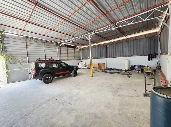 oficinas y locales comerciales - Nave céntrica en Herrera  5