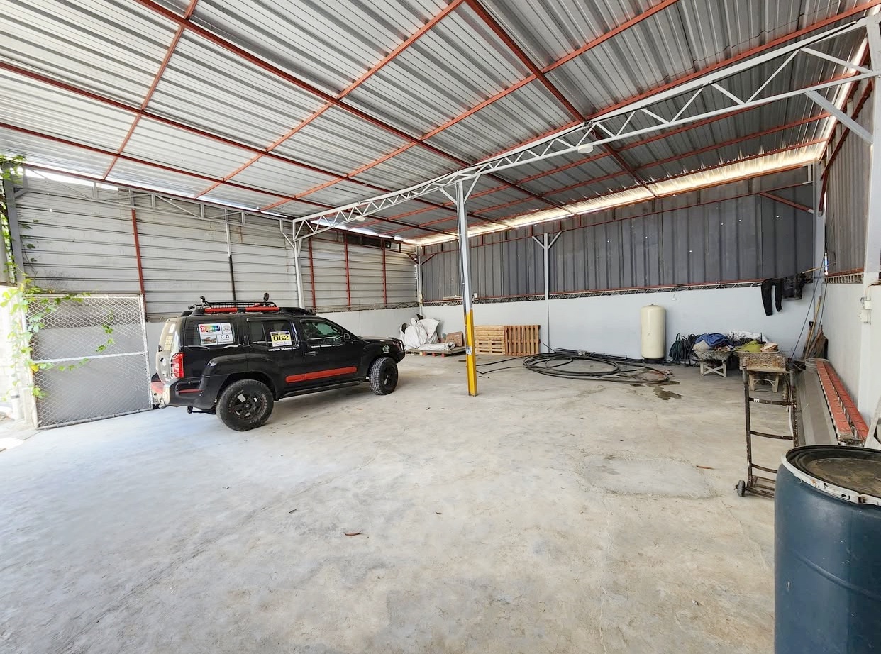 oficinas y locales comerciales - Nave céntrica en Herrera  4
