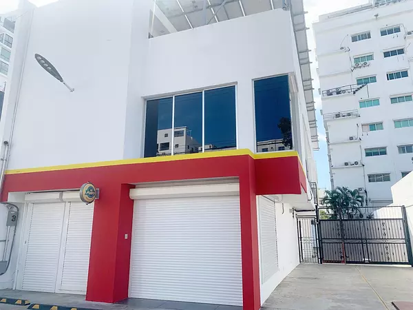 oficinas y locales comerciales - Local amplio en zona céntrica  2