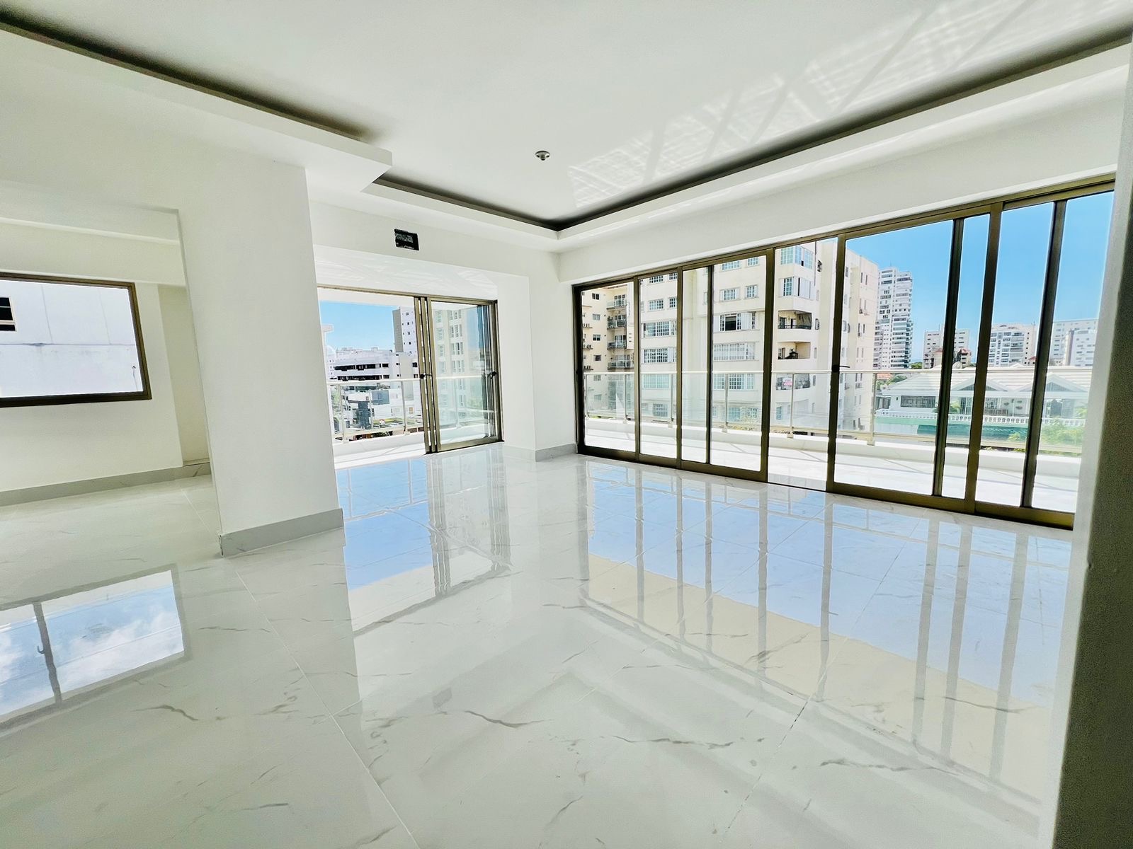 apartamentos - Vendo piso 12 los cacicazgos tres hab con su baño  0