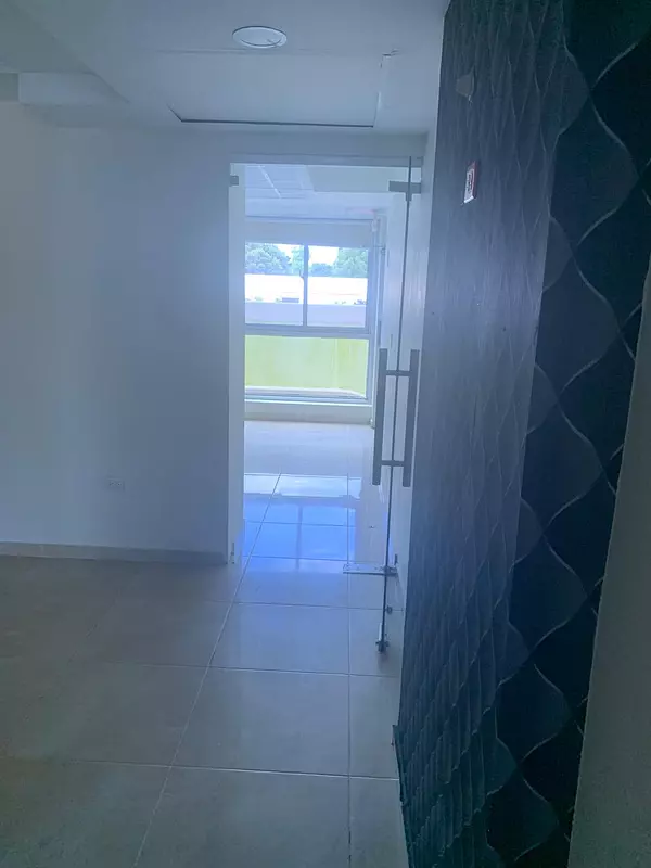 oficinas y locales comerciales - Alquiler amplio local 3er nivel plaza, Gazcue 6