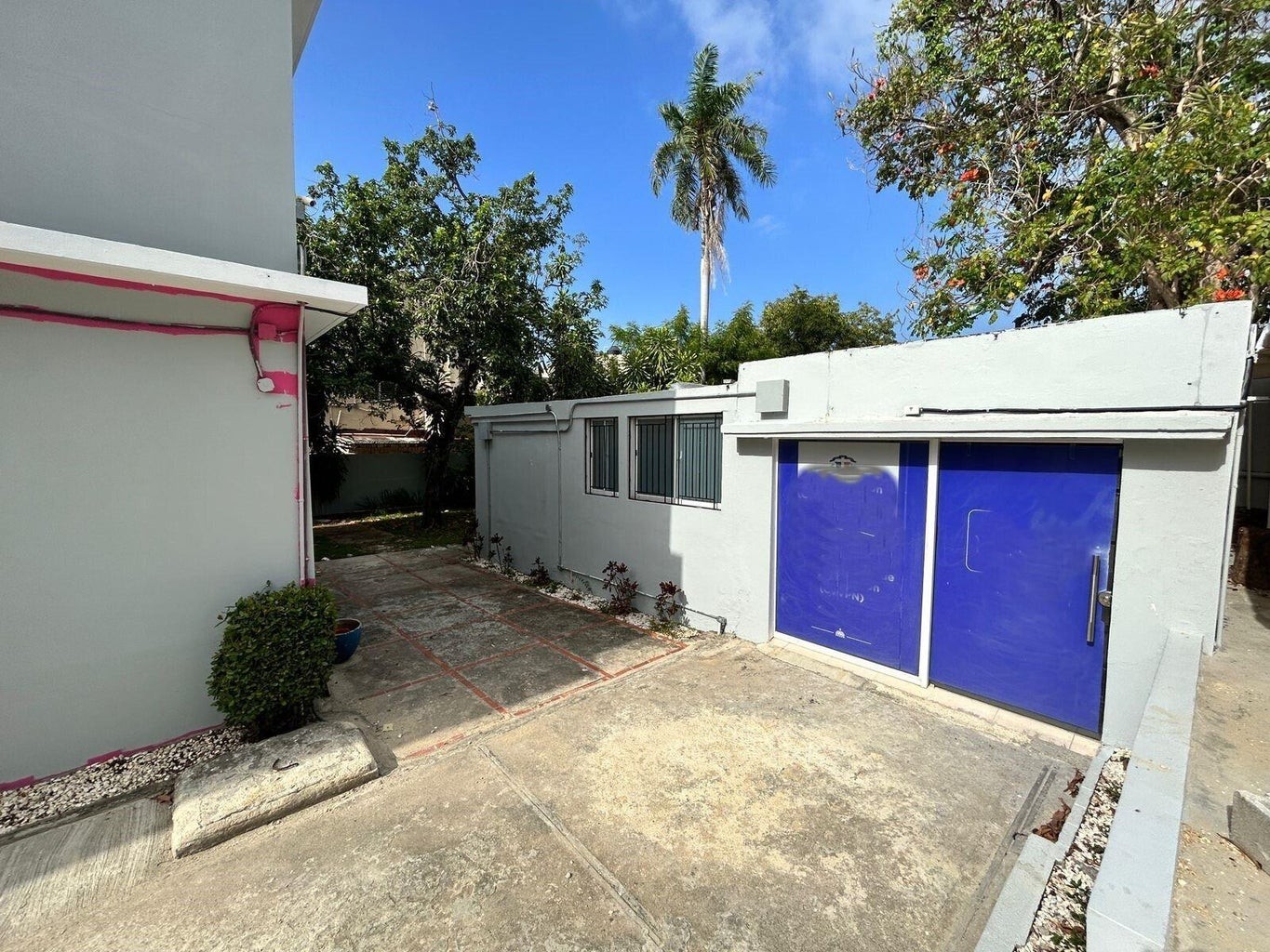 casas - Casa para uso comercial de 500 m2 de construcción y 1500 m2 de solar. Alquiler 3