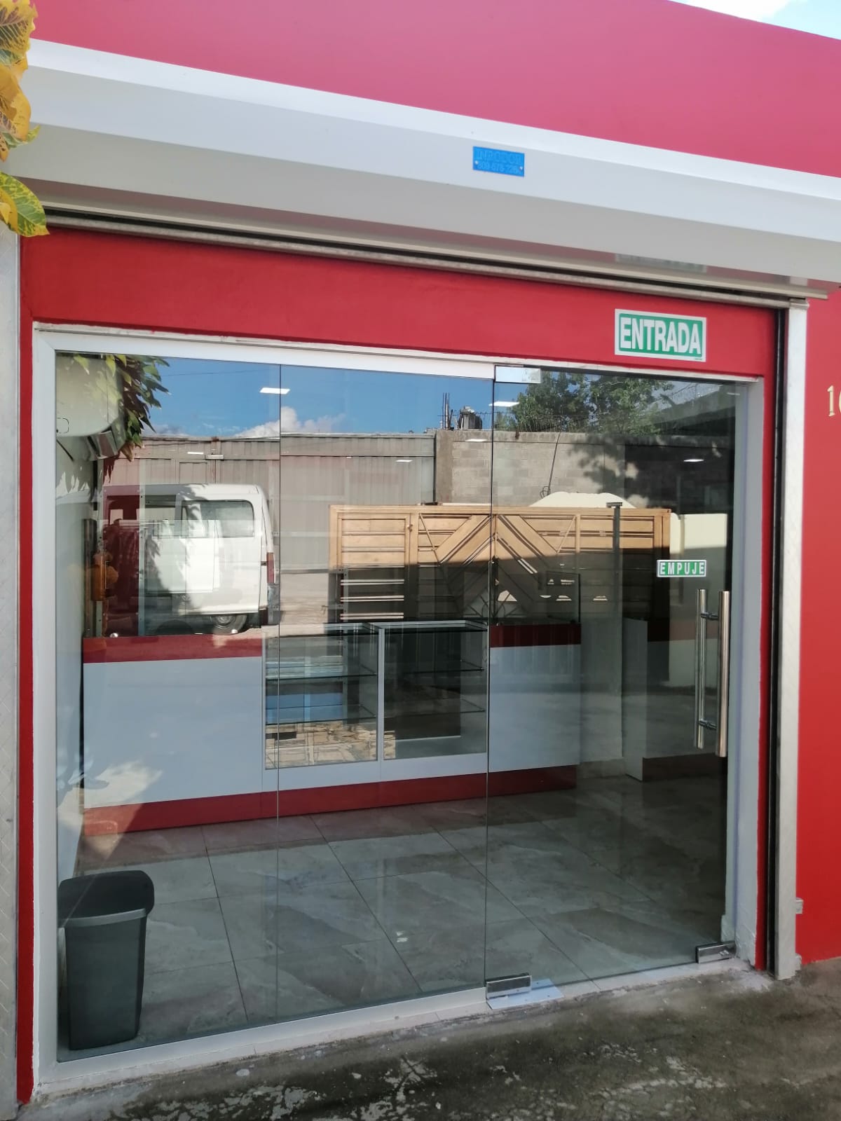 oficinas y locales comerciales - LOCAL EN VENTA 503 MTS , con dos Aptos atras 8.8mm 8