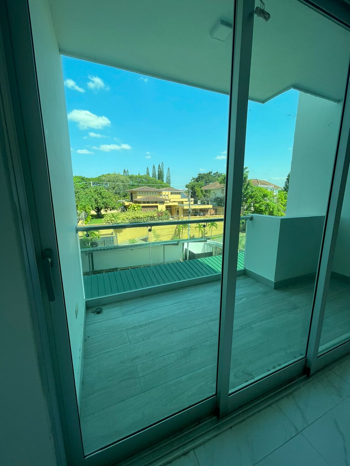 apartamentos - Apartamento en Torre con Area Social, Urb. Thomen 2