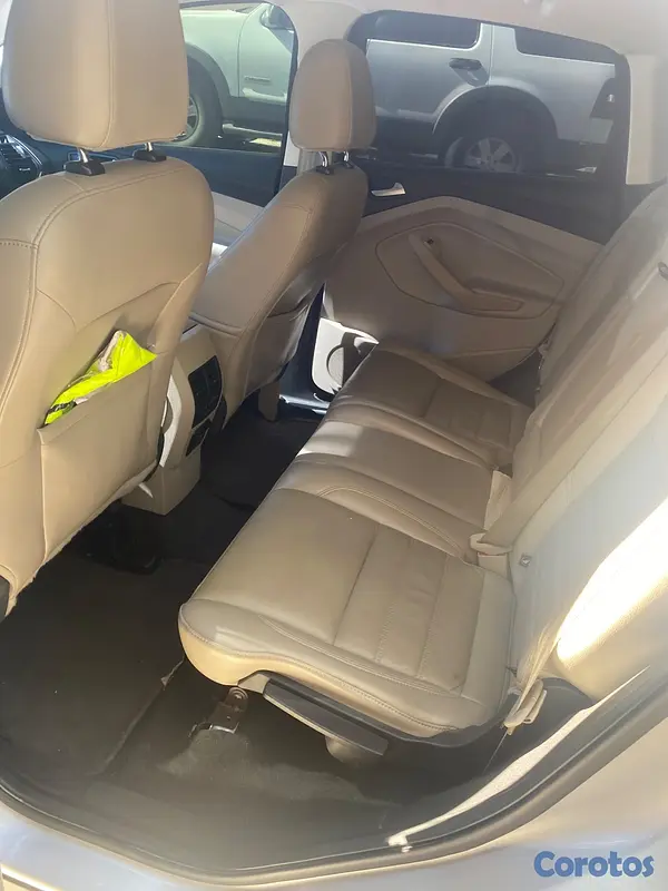 jeepetas y camionetas - Ford Escape 2017 Gris – Excelente Estado  2