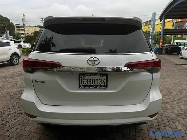 jeepetas y camionetas - Toyota fortuner 2017 6