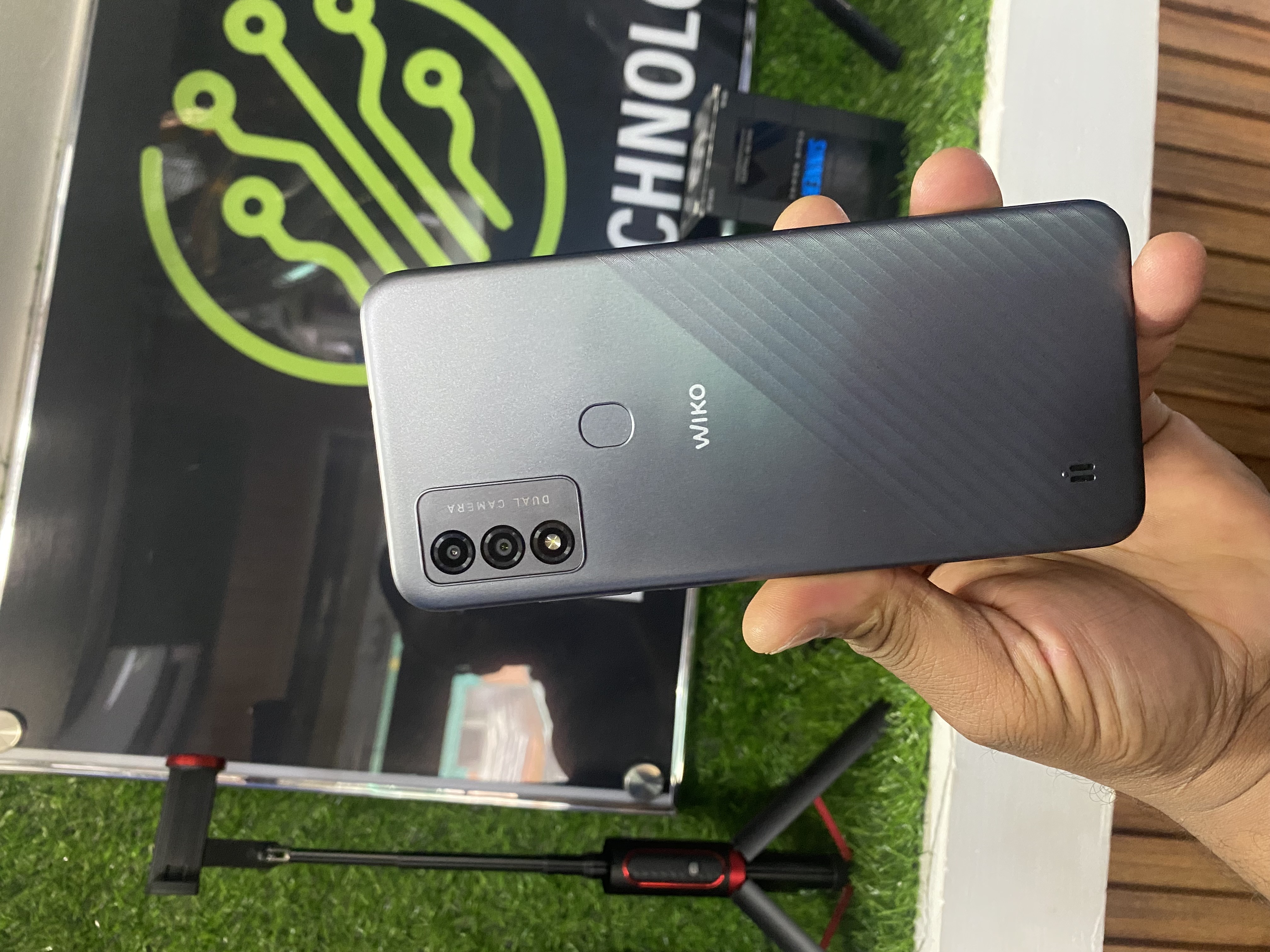 celulares y tabletas -  Wiko Voix U616AT  Unlocked   32GB  6
