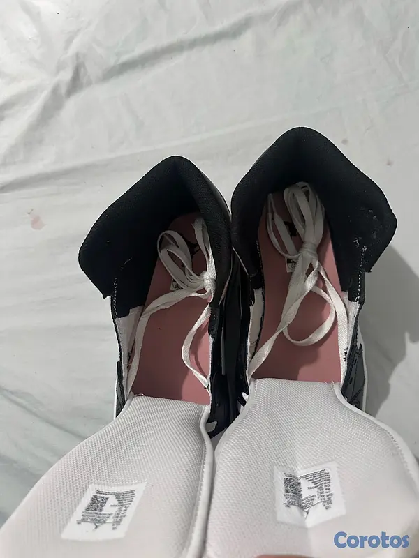 zapatos para hombre - Jordan 1 Mid Blanco/Negro/Rosado 6